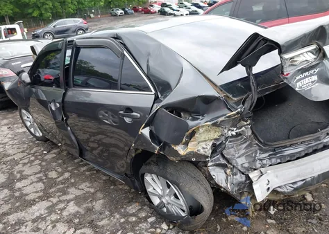 2013 Toyota Camry Xle z USA, uszkodzony, nr VIN 4T1BF1FK3DU295336